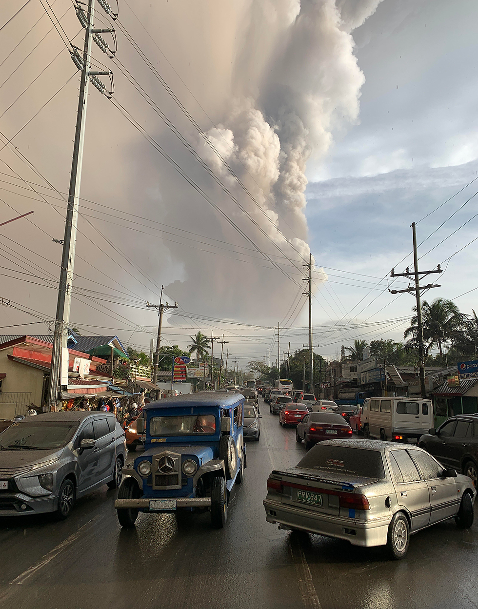 התפרצות הר געש טאאל  (צילום: EPA)