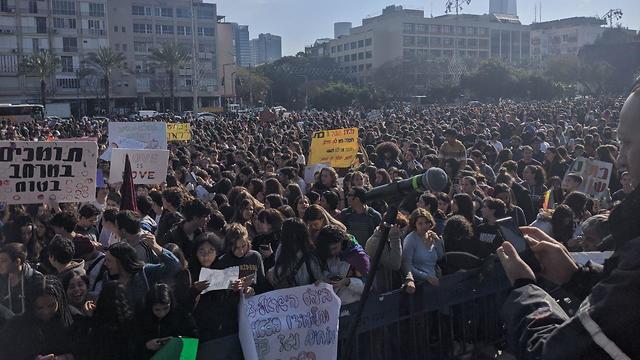 הפגנה של תלמידים בכיכר רבין ()