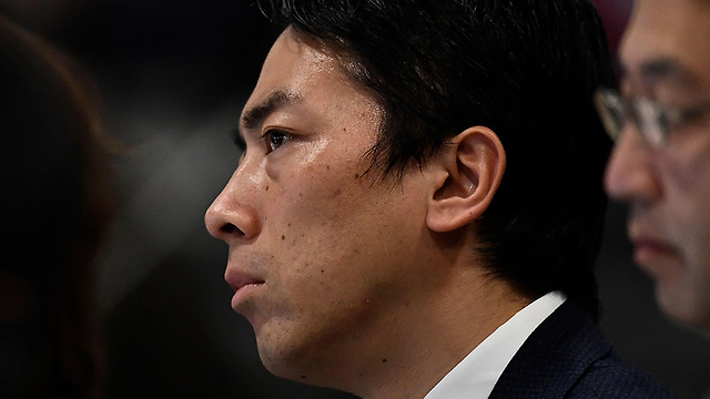 שר הסביבה של יפן שינג'ירו קויזומי יוצא לחופשת לידה (צילום: AFP)