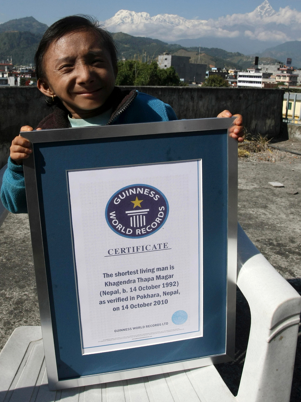 קגנדרה טאפה מגאר האיש ה נמוך בעולם מת בגיל 27 נפאל (צילום: AFP)