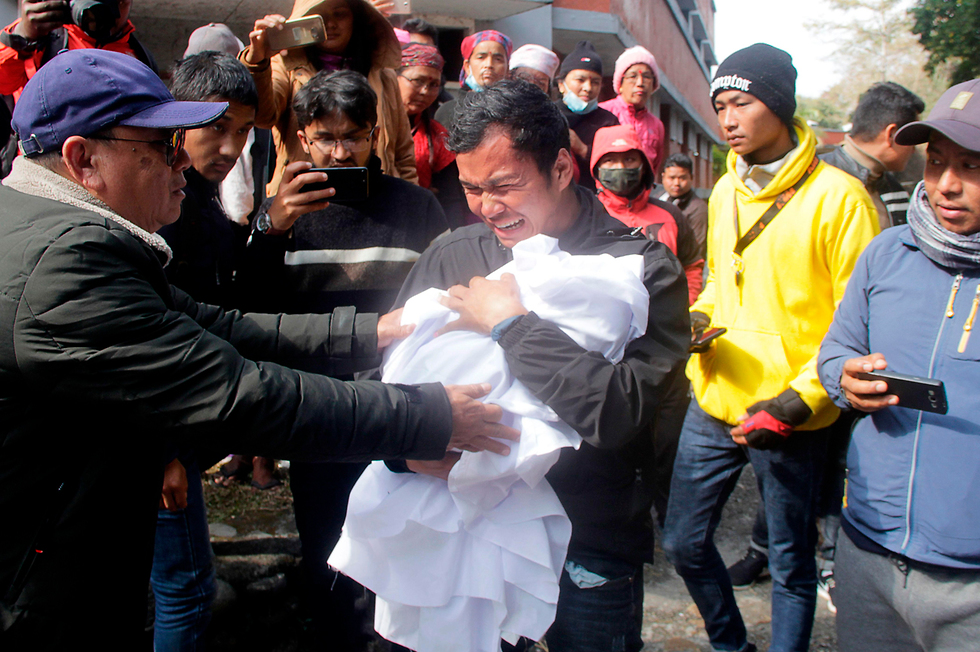 קגנדרה טאפה מגאר האיש ה נמוך בעולם מת בגיל 27 נפאל (צילום: AFP)