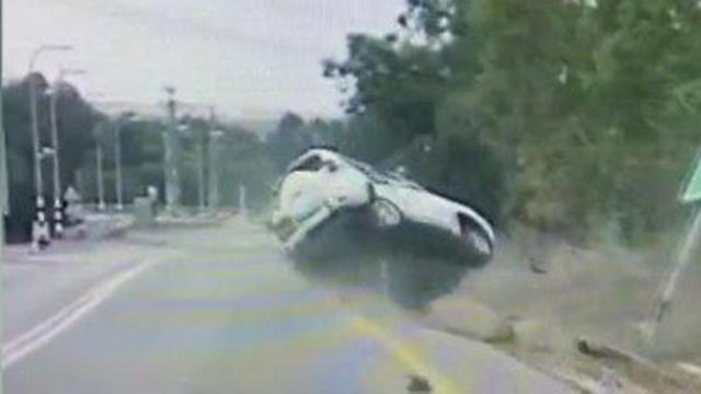 תאונה תאונת דרכים התהפכות רכב כביש 232 ()