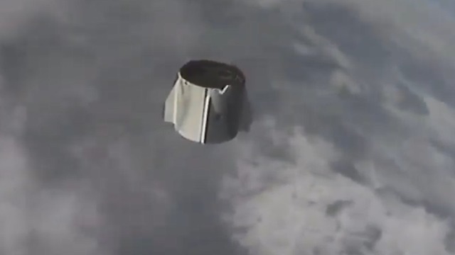 החללית שניות לאחר ההימלטות מהמשגר (צילום: נאס