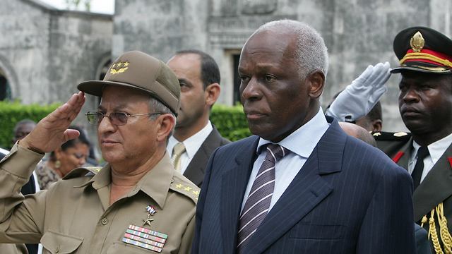 אנגולה הנשיא לשעבר חוזה אדוארדו דוס סנטוס (צילום: AFP)