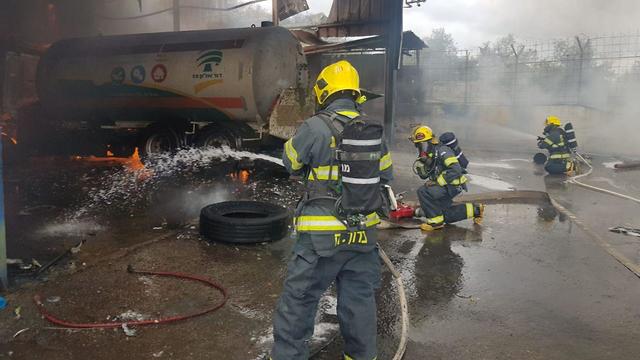 פיצוץ מיכל דלק ב מפעל באזור טמרה  (צילום: כבאות צפון)
