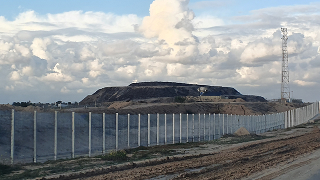 גדר חדשה בגבול עזה (צילום: יואב זיתון)