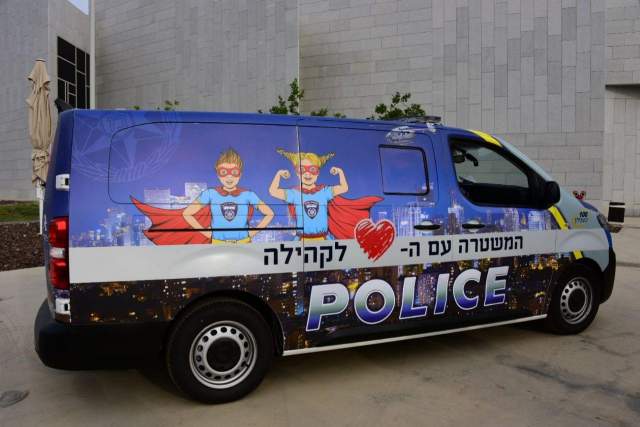 Патруль желаний полиции Израиля исполняет детские желания. Фото: пресс-служба полиции