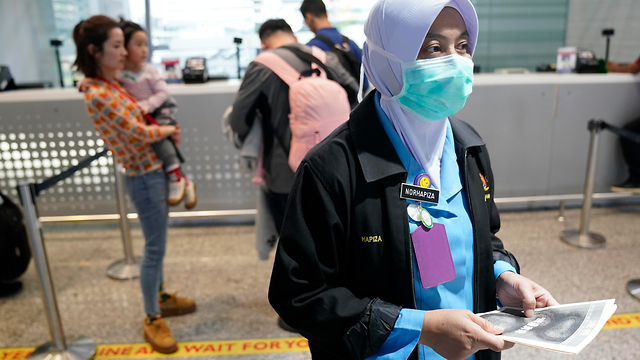 נגיף וירוס סיני סין קורונה נמל תעופה קואלה לומפור מלזיה (צילום: AP)