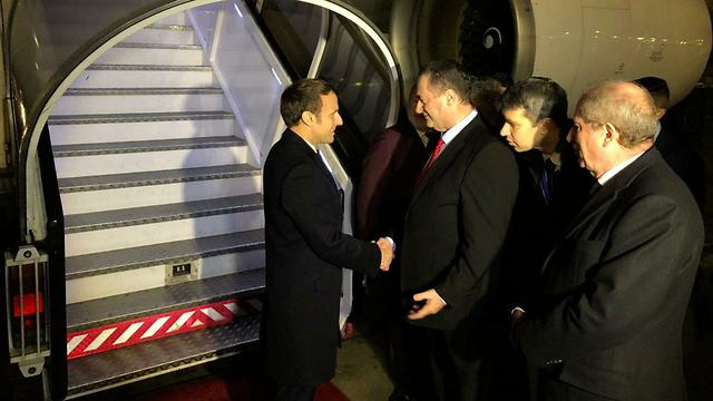 נשיא צרפת, עמנואל מקרון, נוחת בישראל (צילום: רשות שדות התעופה)