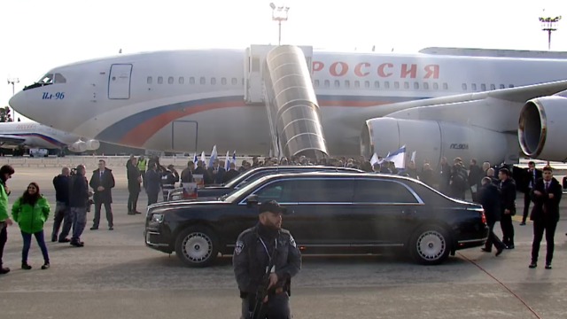 Бронированные лимузины ждут Путина. Фото: пресс-служба Управления гражданской авиации