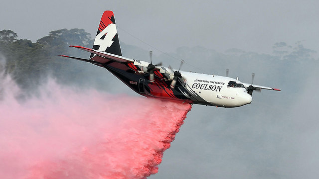 אוסטרליה מטוס הרקולס כיבוי שריפות (צילום: AFP)