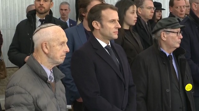 נשיא צרפת עמנואל מקרון פגישה עם ניצולי שואה (צילום: רויטרס)