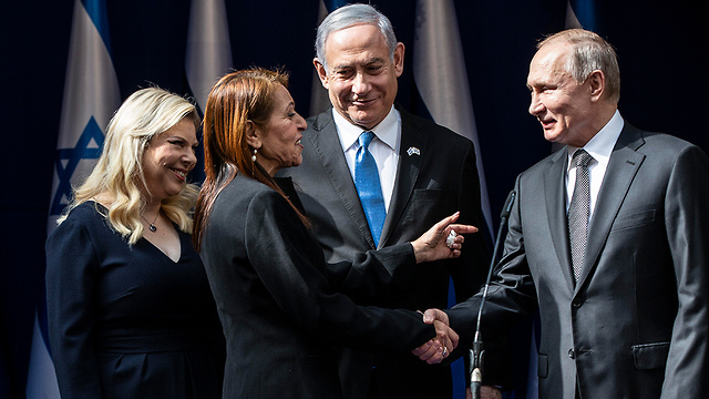 Нетаниягу и Путин с матерью Наамы Иссахар в Иерусалиме. Фото: АР