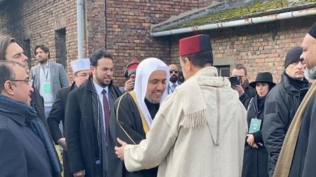 ביקור של מוסלמים ויהודים באוושויץ ()