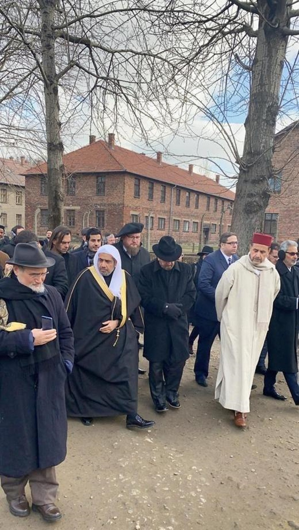 ביקור של מוסלמים ויהודים באוושויץ ()