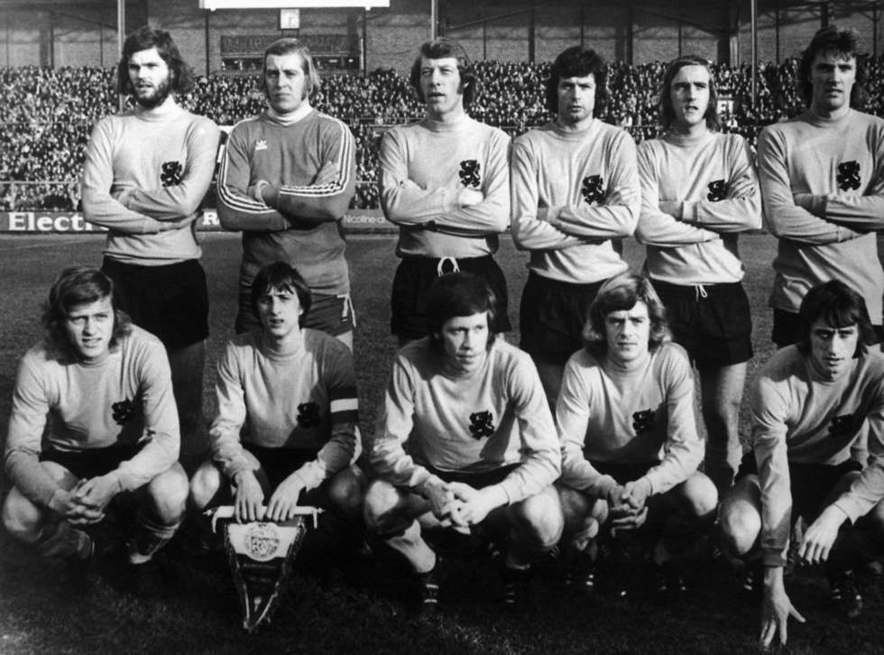 נבחרת הולנד ב-1974. רנסנבריק יושב ראשון מימין (צילום: AP)