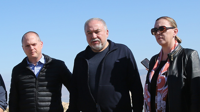 Авигдор Либерман во время поездки по Иорданской долине. Фото: Алекс Коломойский