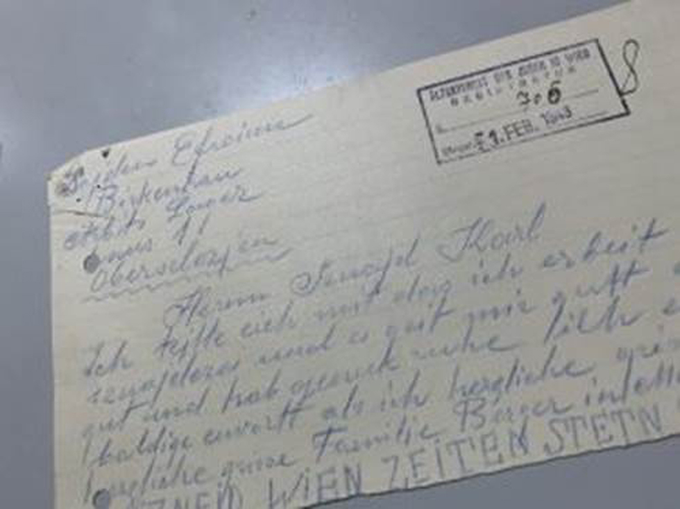 גלויות ששלחו אסירים יהודים מאושוויץ (באדיבות הספרייה הלאומית)
