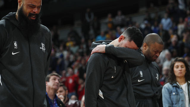 שחקני יוסטון בוכים (צילום: AP)