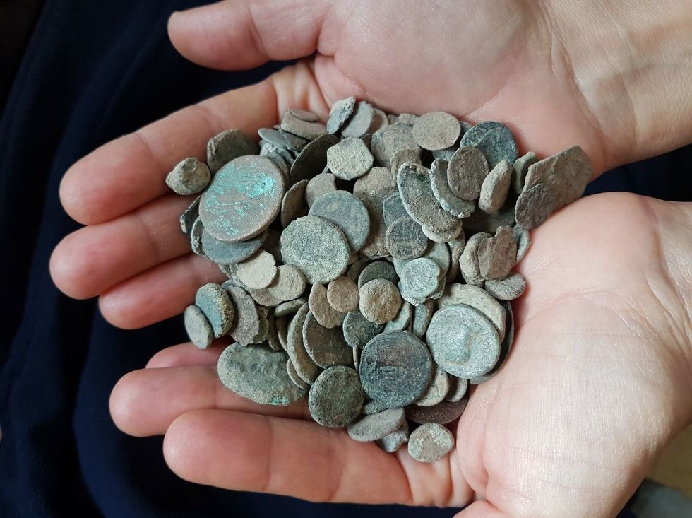 המטבעות - מאתרי עתיקות (צילום: ירון ביבס, רשות העתיקות)