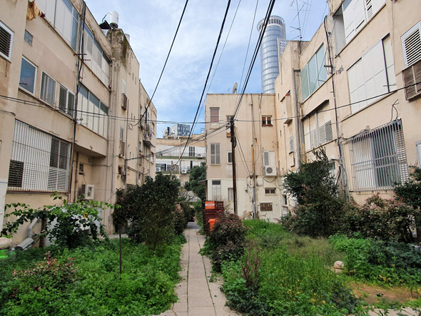 פינוי בינוי בניינים שהריסתם מתעכבת במתחם עלית רמת גן (צילום: אוראל כהן)