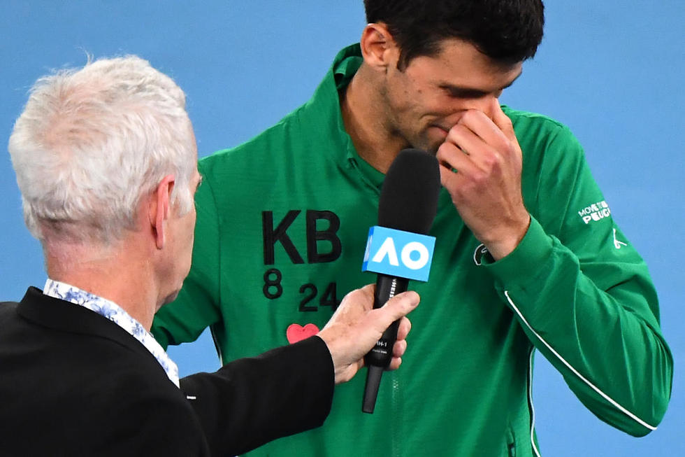 ג'וקוביץ' בוכה (צילום: AFP)