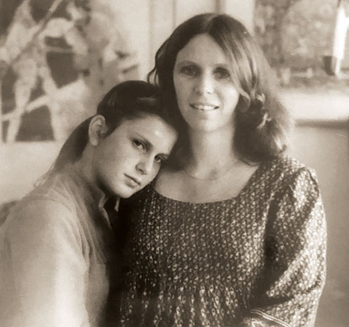עם אמה, השחקנית אירית אלטר.  גירושים לא טראומתיים (צילום: אלבום פרטי)