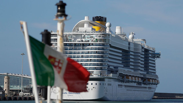 אונייה ספינה שיט תענוגות ב איטליה אלפי נוסעים תקועים נגיף ה קורונה (צילום: AP)