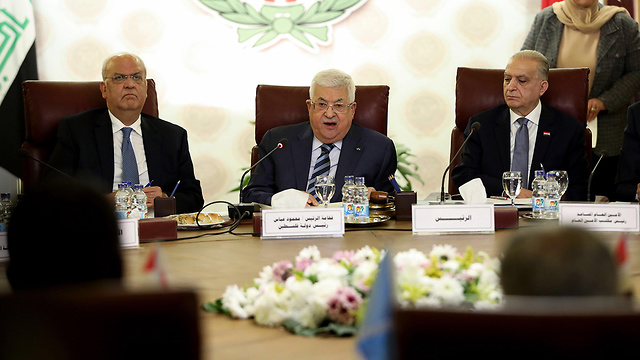 Абу-Мазен на совещании с лидерами Лиги арабских государств. Фото: EPA