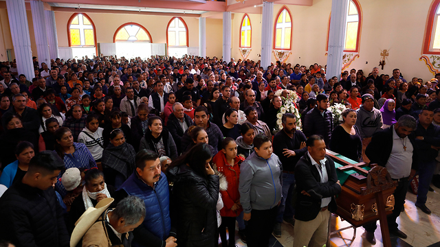 מקסיקו אומרו גומז גונזלס שומר ה פרפרים הלוויה (צילום: AP)