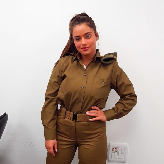 בגדי ההופעות החדשים שלה. נועה קירל (צילום: צוות מתגייסים מיטב) בגדי ההופעות החדשים שלה. נועה קירל (צילום: צוות מתגייסים מיטב)