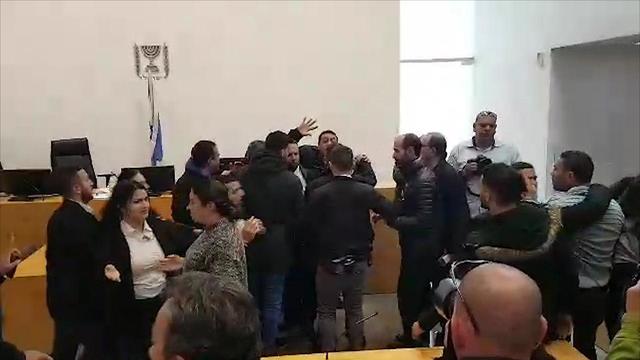 דחיפות בכניסה לבית המשפט בחיפה ()