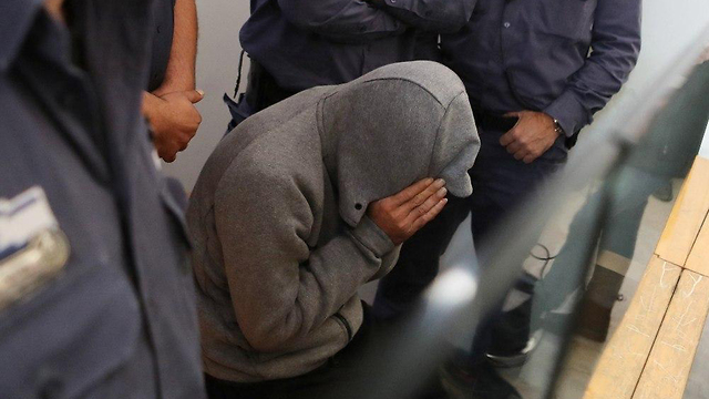 הנאשם ברצח בבית המשפט ויסאם אלחסנה (צילום: גיל נחושתן)
