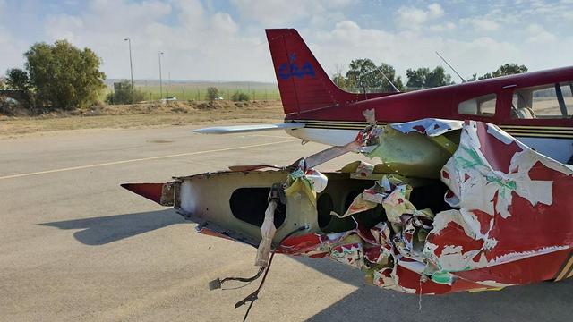 מטוס פיפר פגע במשאית זבל לאחר הנחיתה ()