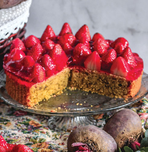 עוגת סלק וג'לי תותים (צילום וסגנון: מילי אליהו)