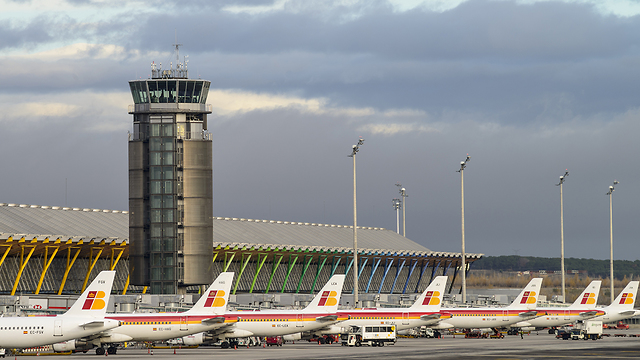 מטוסים נמל תעופה ברחאס מדריד ספרד (צילום: shutterstock)