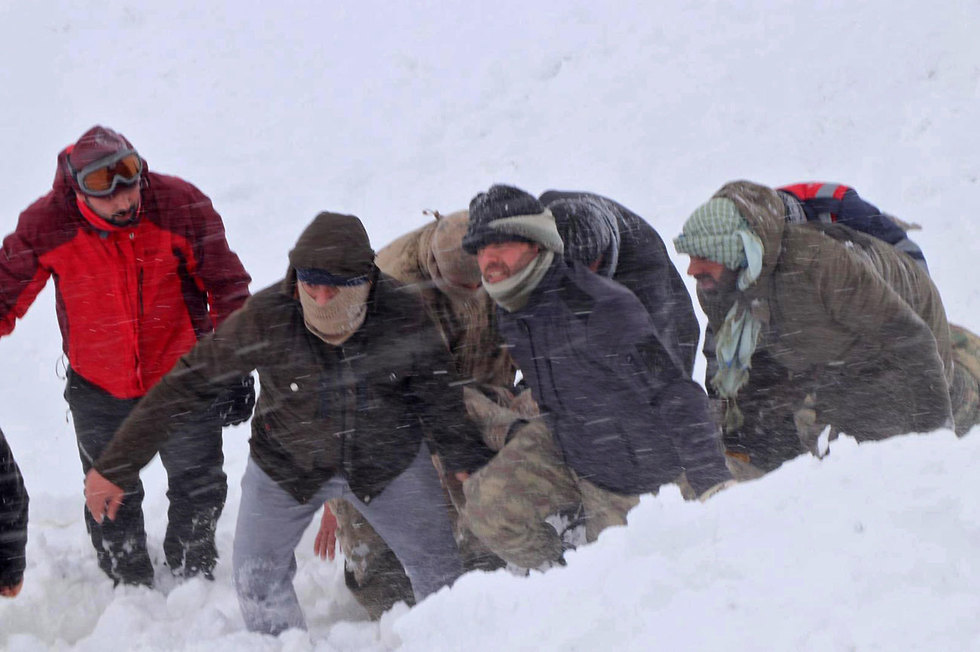 טורקיה מפולת שלגים עשרות מחלצים נעדרים מספר 3149 (צילום: EPA)