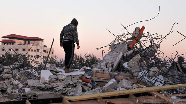 הריסת בית המחבל  אחמד קונבע בג'נין (צילום: AFP)