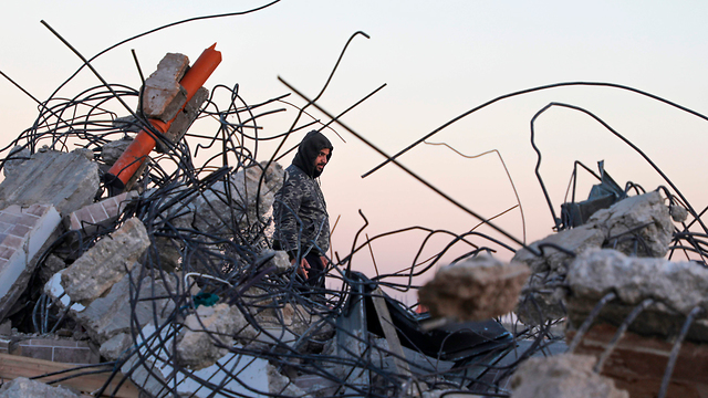 הריסת בית המחבל  אחמד קונבע בג'נין (צילום: AFP)