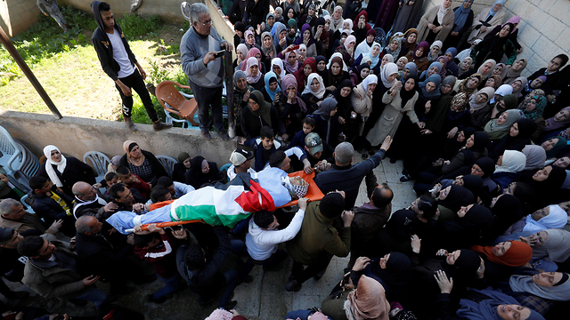 הלוויה של  מוחמד אבו גניה פלסטיני בג'נין (צילום: רויטרס)