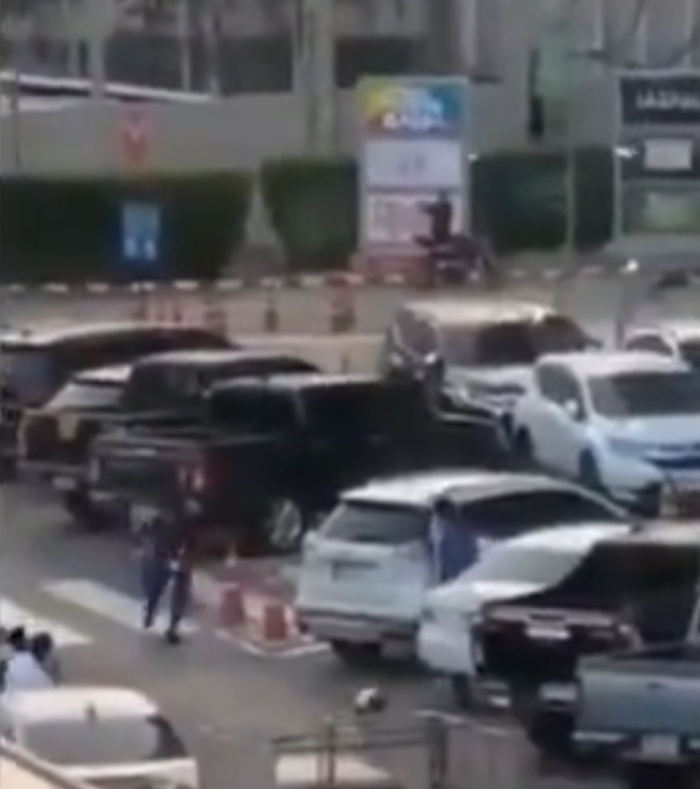 חייל פתח בירי בעיר קוראט בתאילנד ()