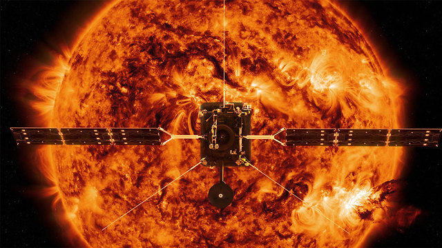 שיגור הטיל אטלס עם רכב החלל סולאר אורביטר שיצפה בקטבים של השמש (צילום: AFP)
