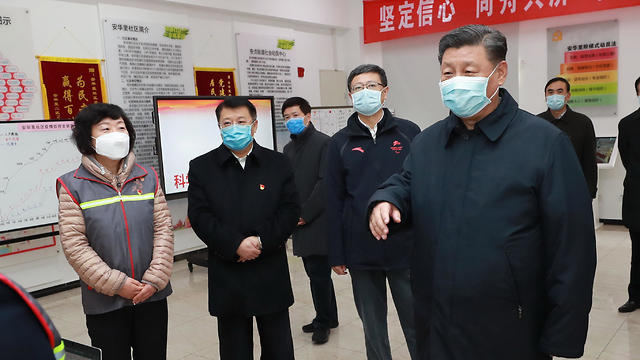שי ג'ינפינג נשיא סין ב ביקור בית חולים ב בייג'ינג וירוס נגיף קורונה (צילום: APA)