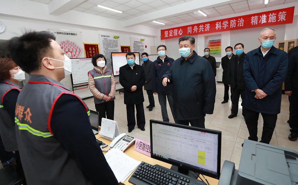 שי ג'ינפינג נשיא סין ב ביקור בית חולים ב בייג'ינג וירוס נגיף קורונה (צילום: APA)