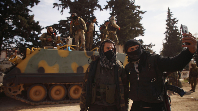 מורדים סורים שבהם תומכת טורקיה ב אידליב (צילום: AFP)