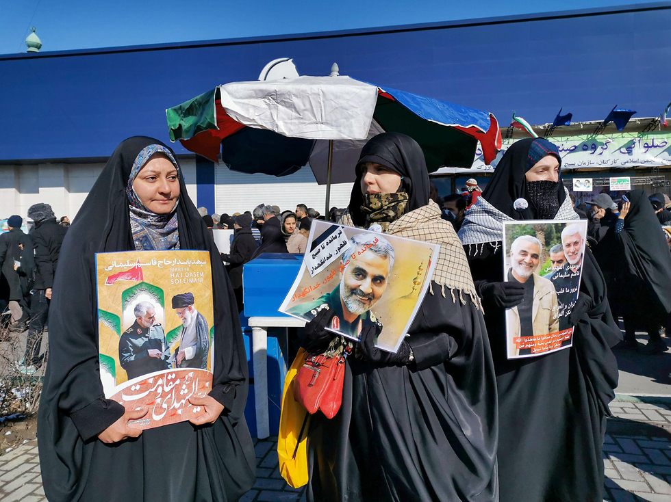 איראן יום השנה למהפכה האיסלאמית ב טהרן (צילום: AFP)