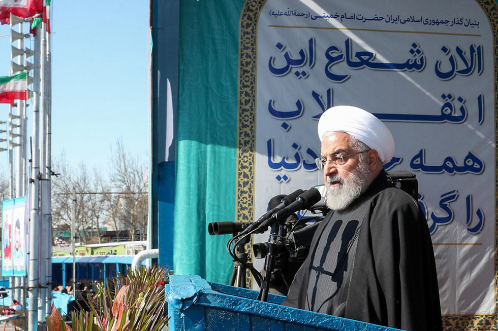 חסן רוחאני טהרן איראן יום השנה למהפכה האיסלאמית (צילום: AFP, HO ,IRANIAN PRESIDENCY)