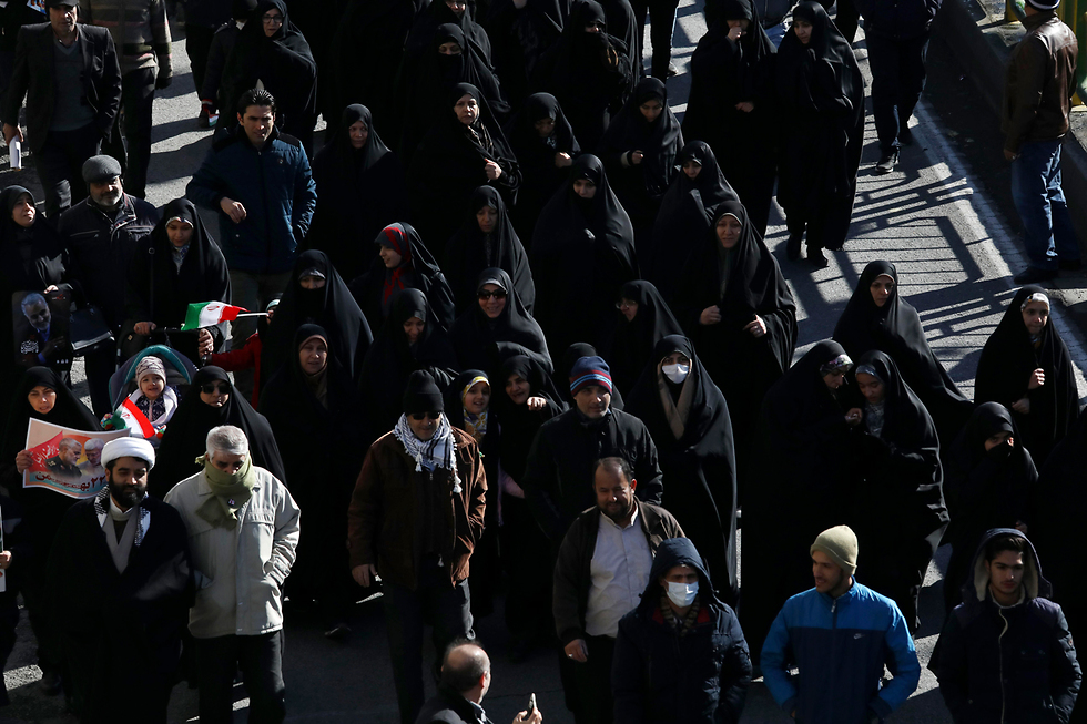 איראן טהרן יום השנה למהפכה האיסלאמית (צילום: AP)