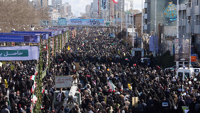 איראן טהרן יום השנה למהפכה האיסלאמית (צילום: רויטרס)