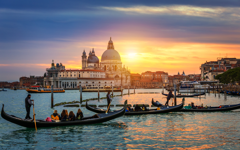 התעלה הגדולה עם גונדולות בוונציה (צילום: shutterstock)